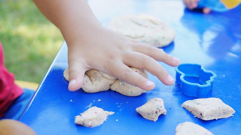 Do not prevent your child from playing with clay