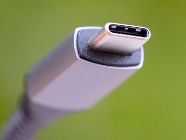 EU、iPhone含むスマホ充電端子をUSB-Cに統一する法案を公表