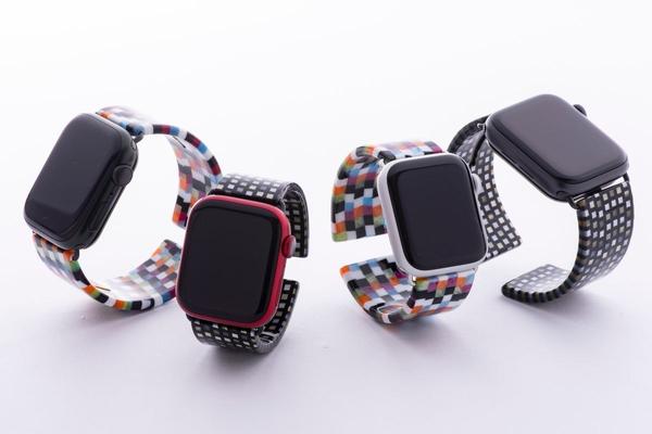 Bangle for Apple Watch that makes use of the skills of making glasses and glasses