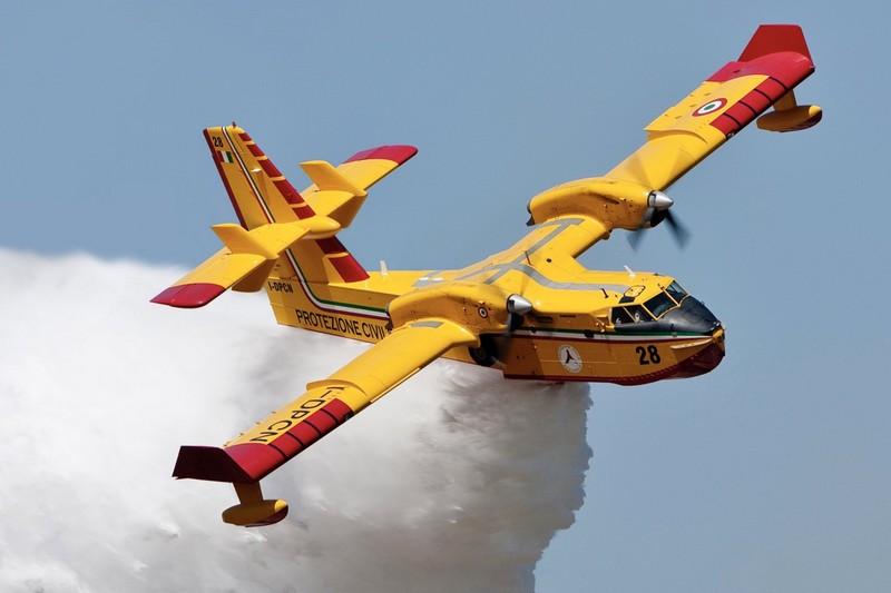 These are the features of "Kanadir" aircraft to put out forest fires