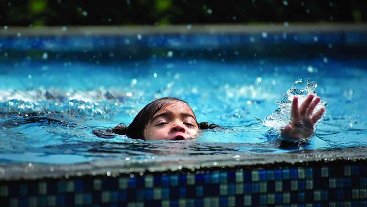 20 Single collar to protect children from drowning in home pools