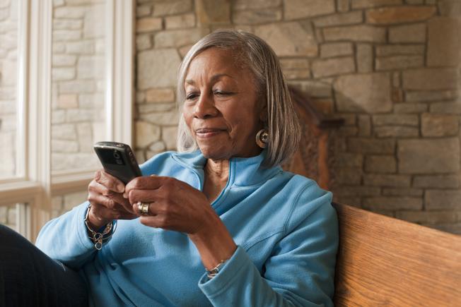 Finding cheap smartphone plans for seniors 