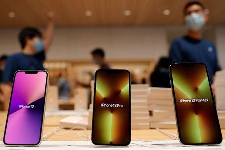 iPhone 13 Demand Weakening Ahead of Holidays, Apple Tells Suppliers 