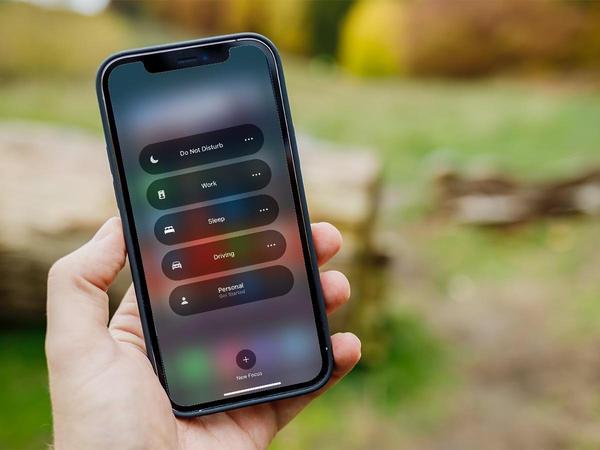 How to use iOS 15’s Focus modes to quickly customize your iPhone’s homescreen 