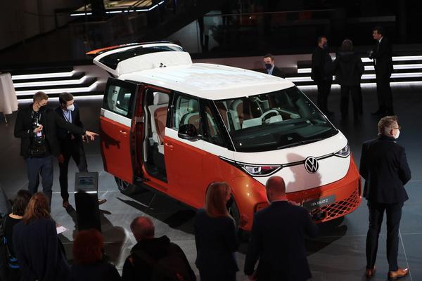 New 2022 Volkswagen ID. Buzz electric minibus and van unveiled 