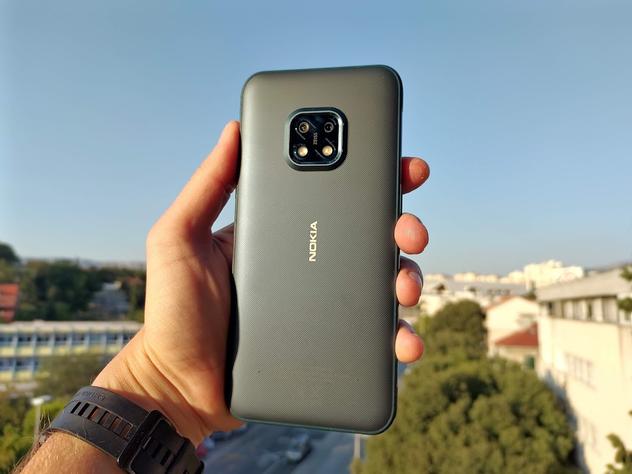 In Q4 2021, Nokia Mobile shipped 3.2 million smartphones and 11.2 million feature phones 