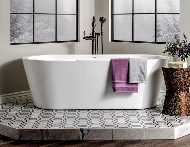 Freestanding bath versus a built-in tub: which one should you choose? 