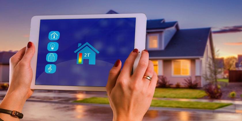 www.makeuseof.com Amazon Alexa vs. Google Home vs. Apple HomeKit: What's the Best Smart Home System?