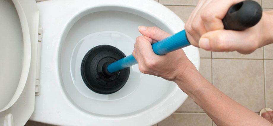7 ways to unclog a toilet when you don't have a plunger