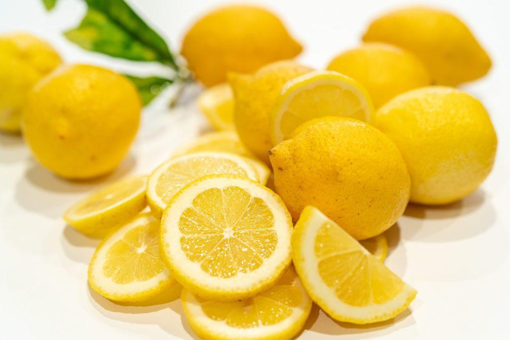 10 ways to clean your kitchen using lemon juice 