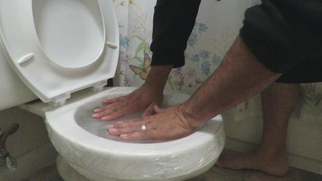 How To Fix A Clogged Toilet Using A Trash Bag 