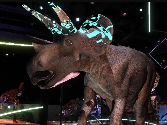 まもなく終了！　KDDI、「DinoScience 恐竜科学博」をさらに楽しむ「ふしぎなメガネと恐竜ムービーby au 5G」を開催 