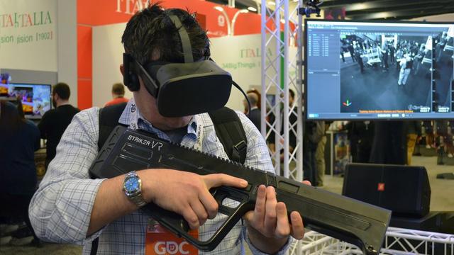 ブルブルガタガタ、銃撃を体感させるVRガン｢ARENA Infinity｣ 