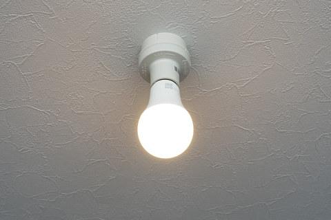 Wi-Fiにそのまま接続できるLED電球は便利なのか？ 