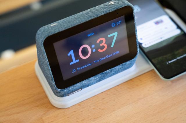 Lenovo Smart Clock 2 review: An attractive, but pricey, Google Assistant-powered alarm clock
