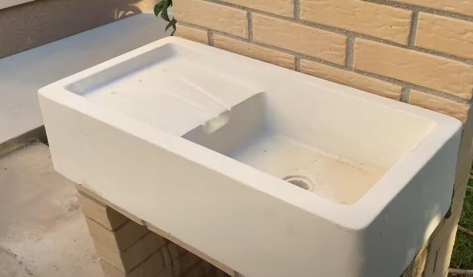 Here Is How to Build Your Own Outdoor Sink Unit 