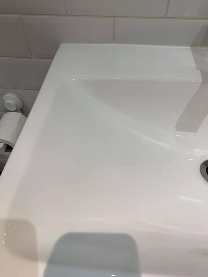 Thrifty mum gets rid of a giant crack in her bathroom sink using easy ‘repair kit’ and saves herself hundreds 