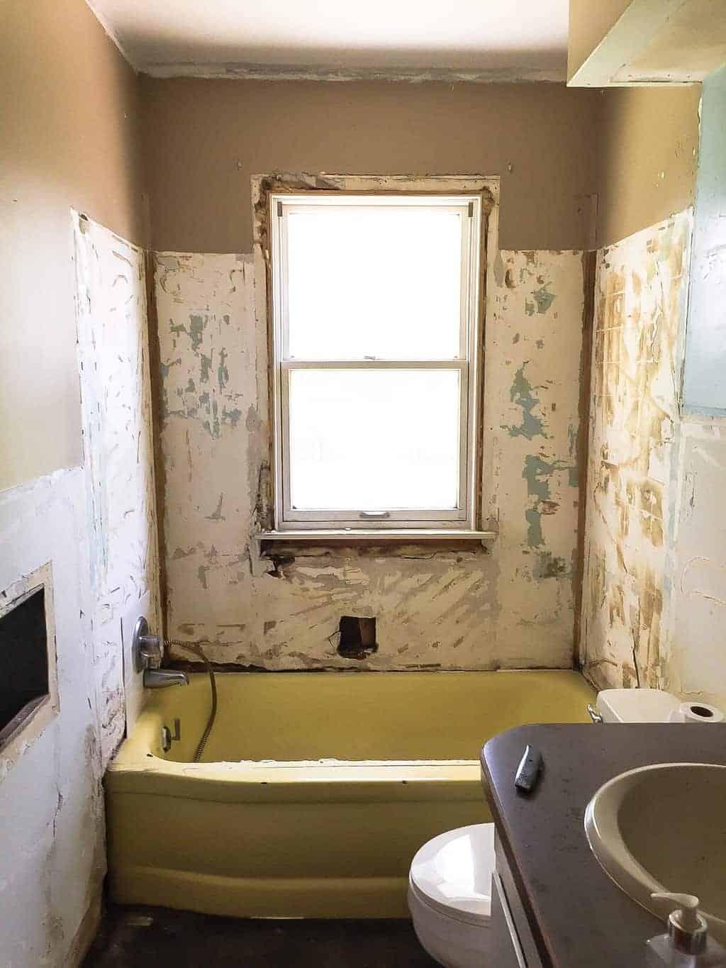 How to Paint a Bathtub (Yes, You Can Do That) Are you a home owner? 