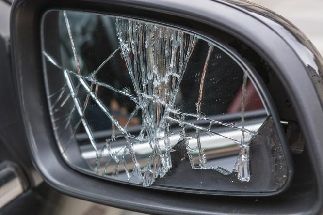 Can I be fined for having a broken wing mirror? 