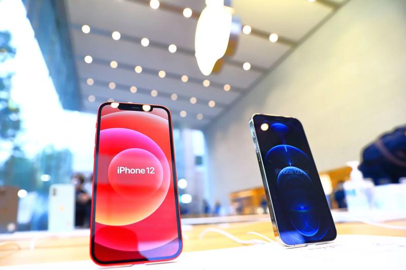 スマホ販売、部品不足で減少--アップルがサムスンとの差を縮め2位に 