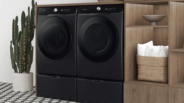 This best selling Samsung smart washer and dryer pair is $1,000 off right now