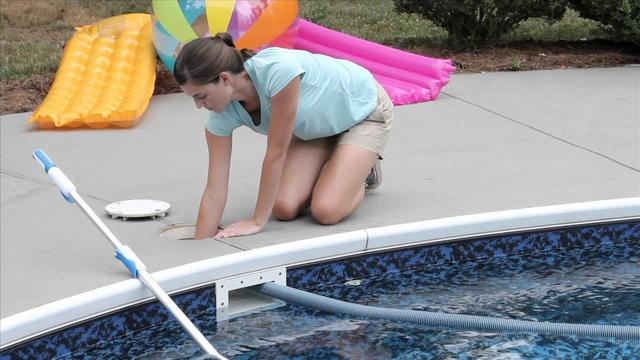 How to clean your pool with a vacuum 