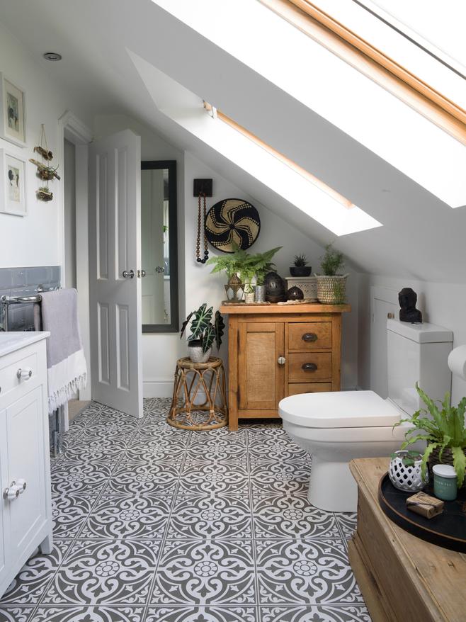 Small bathroom layouts – 14 ways to arrange a snug washroom 