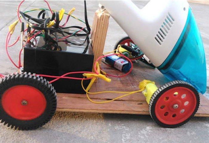 DIY Robot Vacuum Cleaner Built Using Arduino (video)