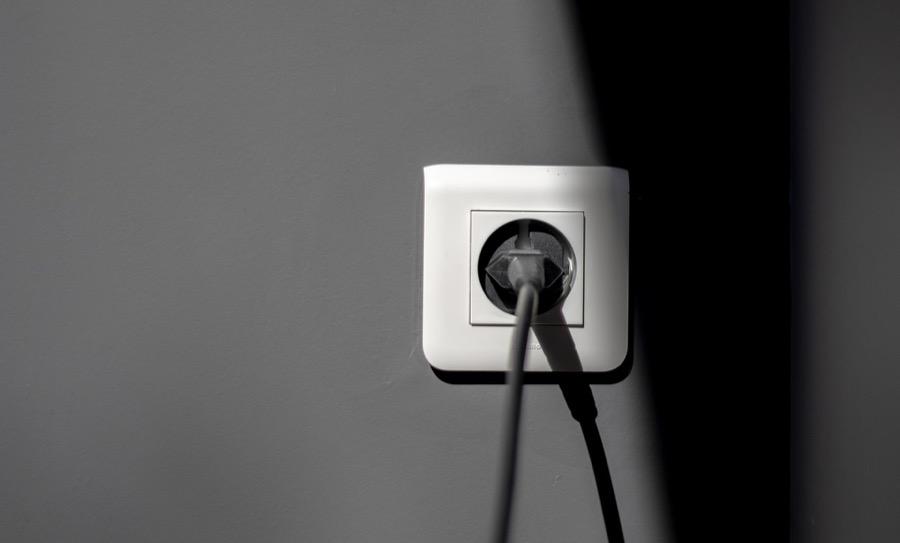 Smart Plug vs Smart Outlet: Which Is Better for Your Smart Home 