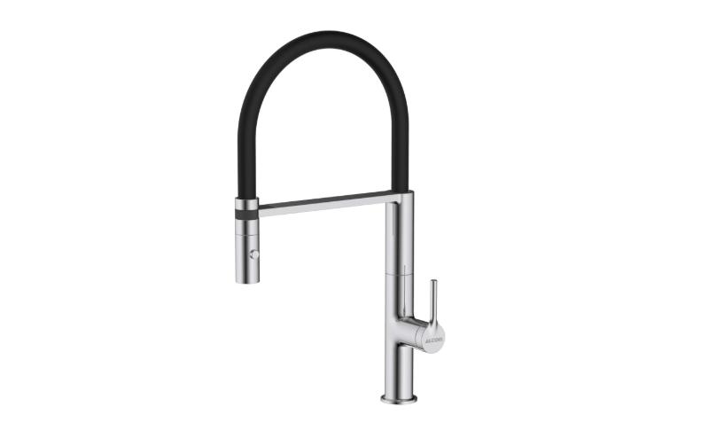 Sleek Kitchen Faucets That’ll Make Doing the Dishes Easier 