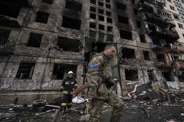 Air raid sirens blare throughout Ukraine as Russian forces kill civilians in Kyiv 
