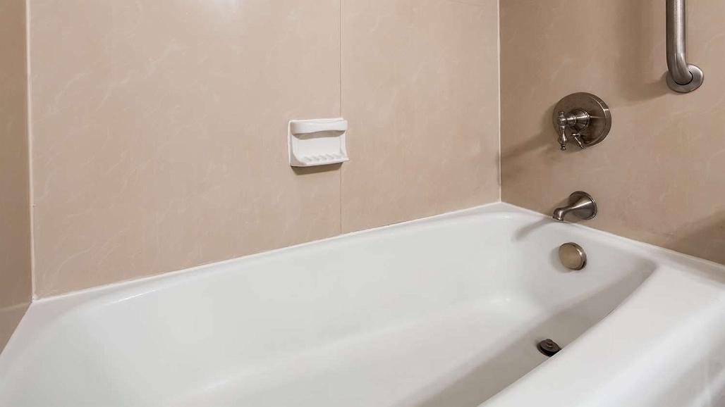 Pros and cons of replacing, restoring or relining your yucky bathtub 