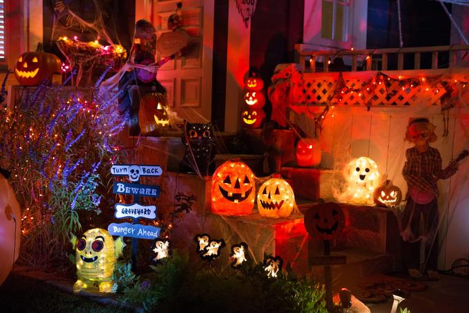 8 Spooky Smart Home Tricks (And Treats) For This Halloween 