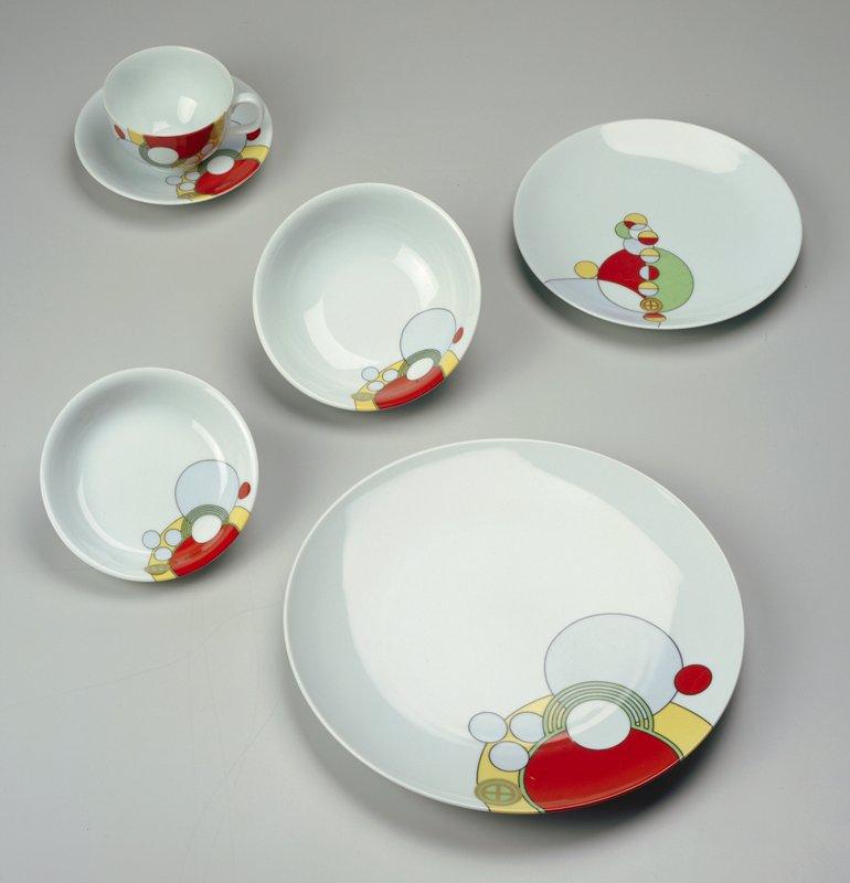 Frank Lloyd Wright’s dinnerware was created for Japanese hotel 