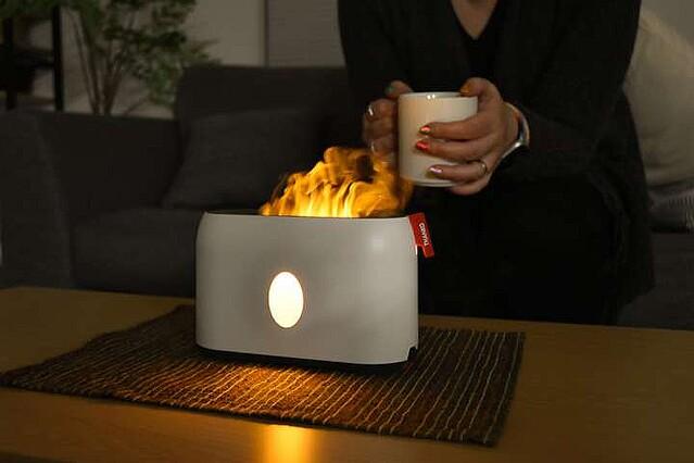 A bonfire at home !? No, this is actually a desktop humidifier.