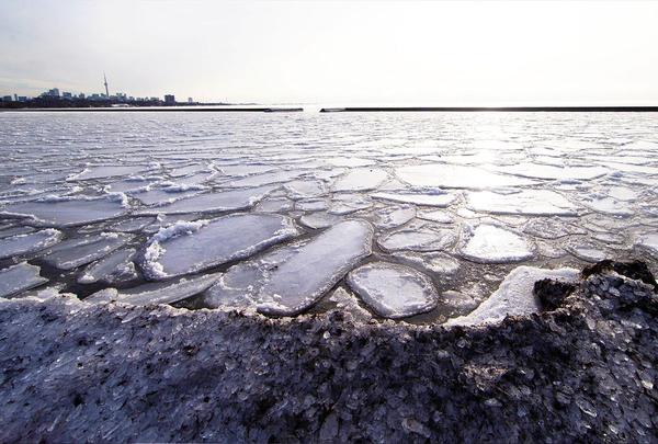 Climate change brings thinner, more unstable ice to the Great Lakes 