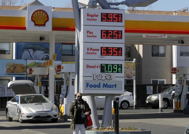 An Energy Expert Breaks Down What's Really Going on With Gas Prices 