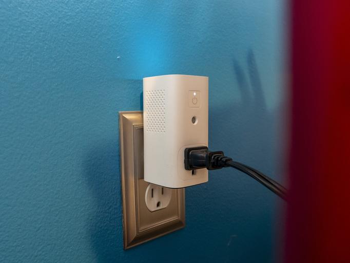 How to use a smart plug to save money on heating and air conditioning