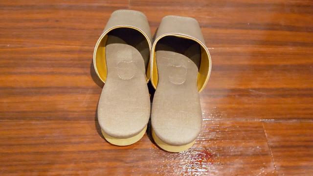 Do you really need to wear toilet slippers when using the toilet at home? 