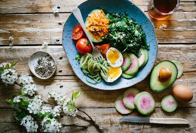 [Thorough explanation of trainers] What is the difference between ketogenic and carbohydrate restriction?