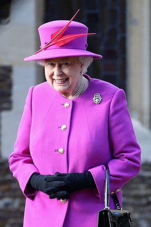 Queen sends staff secret signals with her handbag - and twist of wedding ring is bad news 