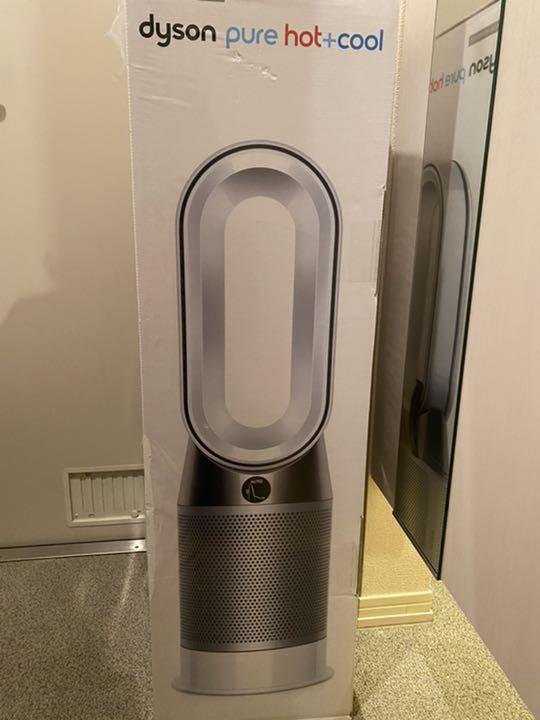  温度を管理しながら、1年中空気をきれいに。 快適でスマートな暮らしは「Dyson Pure Hot + Cool」で実現する。 