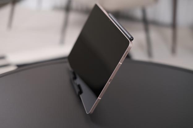Samsung’s Galaxy Tab S8 Ultra takes aim at the PC’s weak points