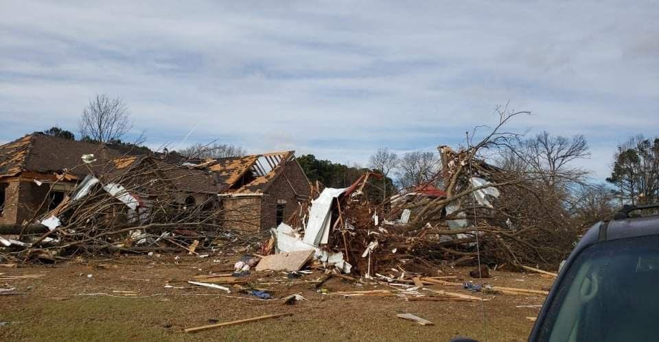 Augusta neighbors sorting through rubble after EF-2 tornado 