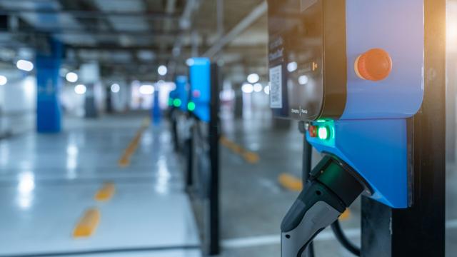 EU’s buildings directive should give EV owners the right to a smart plug