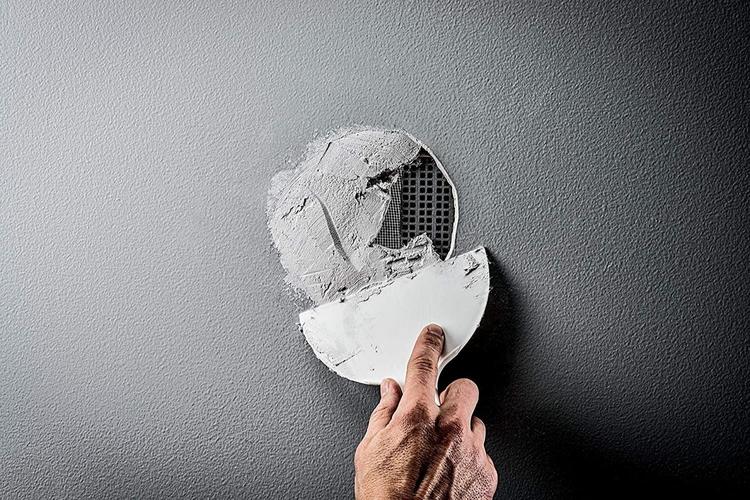 The Best Spackle for Repairs Around the Home