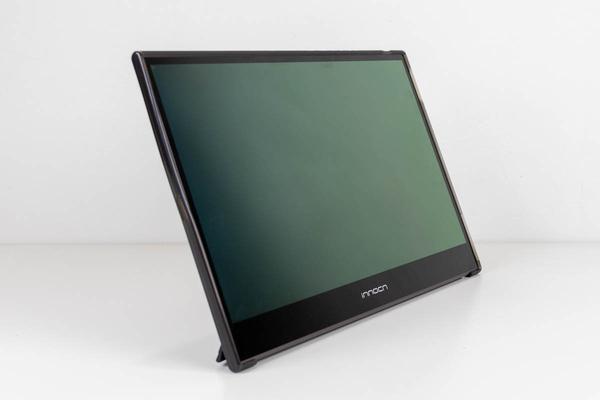 www.makeuseof.com Is the Innocn 15k1f OLED Portable Monitor the Perfect On-the-Go Display? 