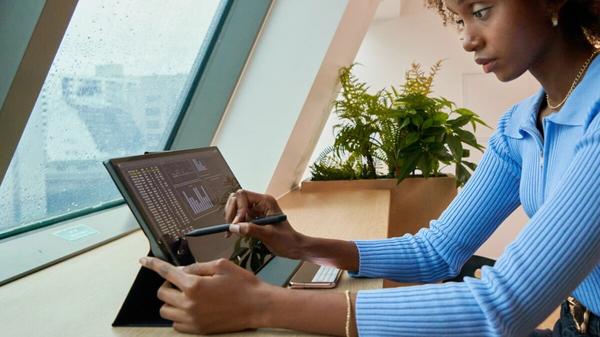 Meet the 3-in-1 tablet that gives you workplace flexibility
