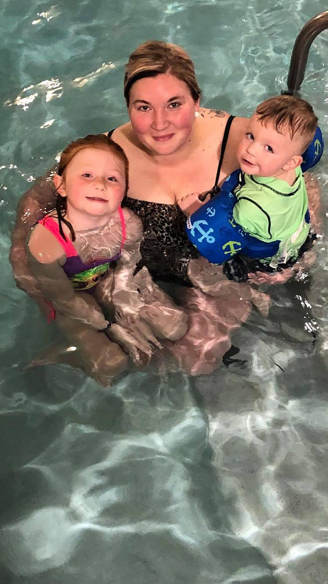 Lurking bacteria gave an Indiana mom 'hot tub rash'. She nearly lost her leg