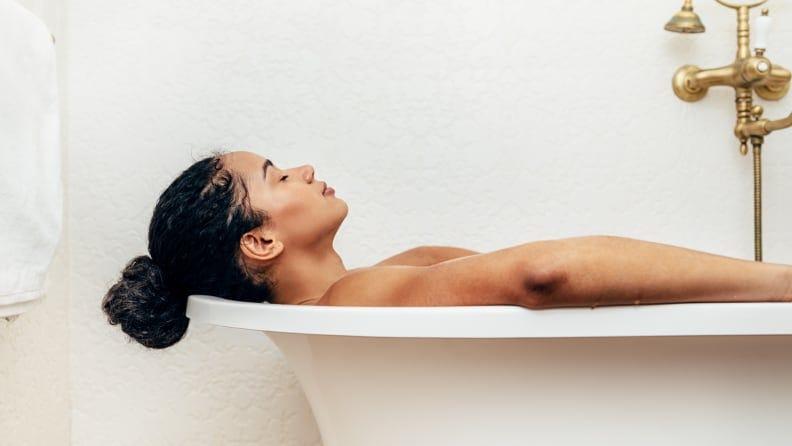 Looking to improve your mood and sleep better? Experts say to take more baths.